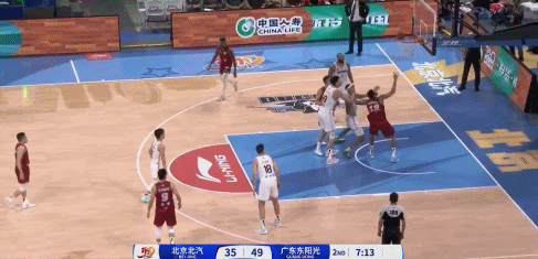 🏀CBA半场：吉伦沃特18分&徐杰12助攻 奥莫特14分 广东59-52北京